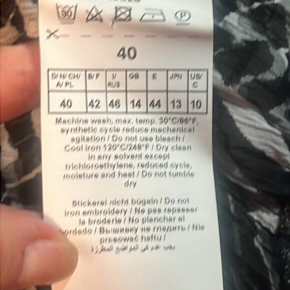 Gerry Weber Button Down Blouse Black White Sequin Ruffle Top Women's Size 10 :)! - Picture 6 of 8